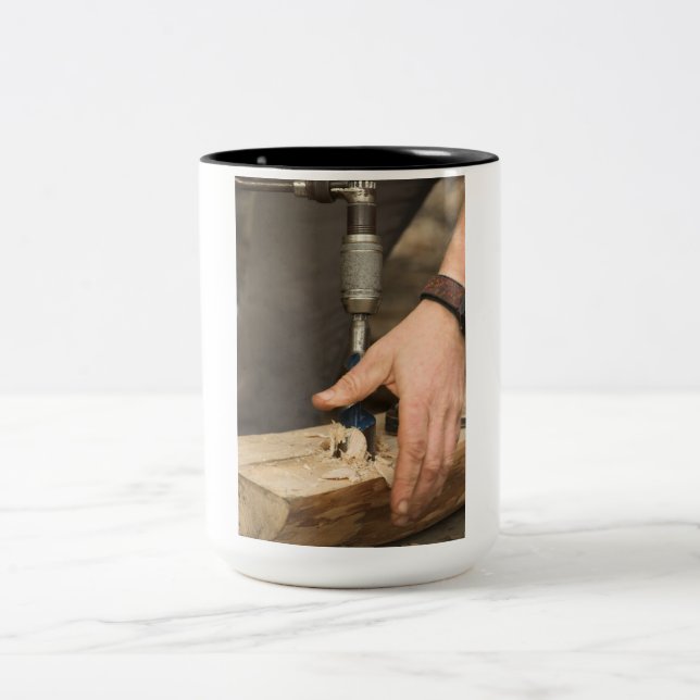 Carpenter Mugg (Center)