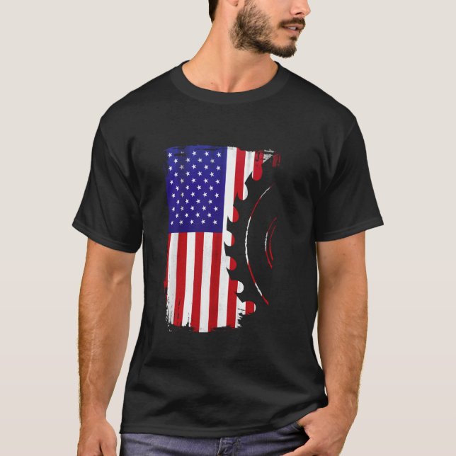 Carpenter Sawdust 4:e juli för Woodworkers Manar T Shirt (Framsida)