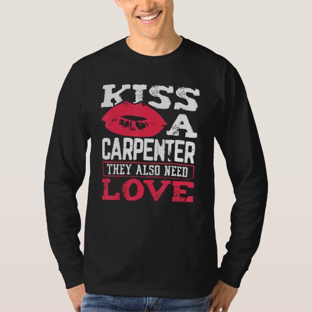 Carpentry Kiss A Carpenter Also Need Love Carpente T Shirt (Framsida)