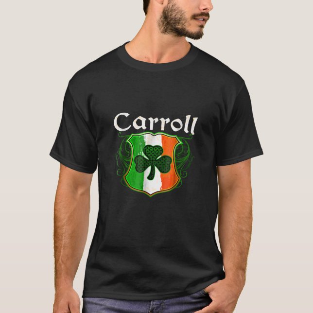 Carroll Surname Irish Efternamn Shamrock Vapensköl T Shirt (Framsida)
