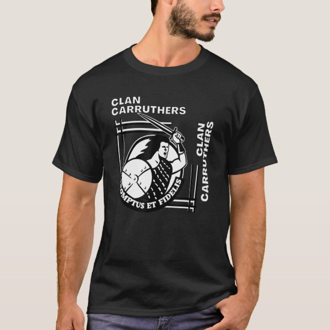 Carruthers Klan Gaelic Motto Swordsman T Shirt (Framsida)