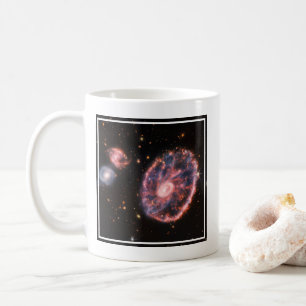 Carthjulet Galaxy och dess assistent Galaxies. Kaffemugg