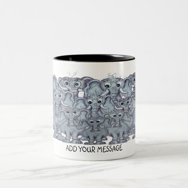 Cartoon of Funny Elephant Family Två-Tonad Mugg (Center)