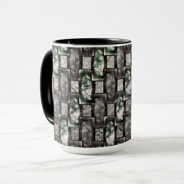 Carved and nedfläckad grönt grått rektangulärt bie mugg (Framsida vänster)