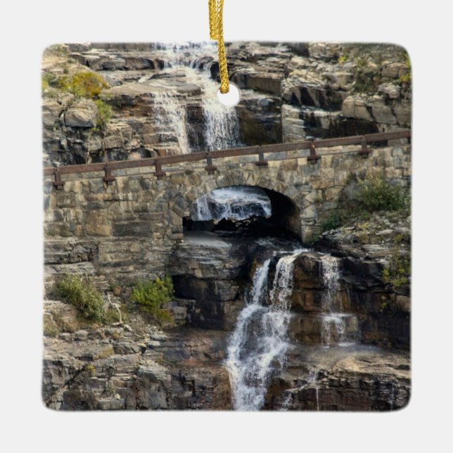 Cascading Through Stone Julgransprydnad Keramik (Framsida)