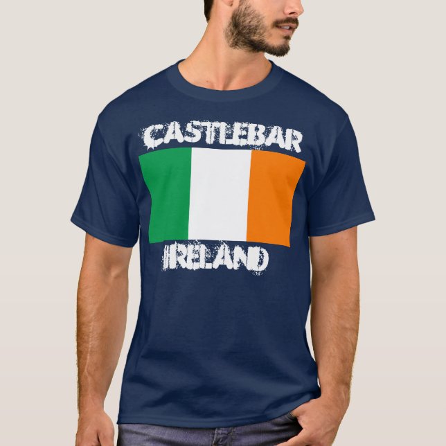 Castlebar, Irland med Irish flagga Tee Shirt (Framsida)