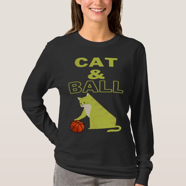 Cat and Ball cat holding a basketball with its paw T Shirt (Framsida)