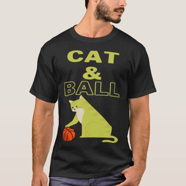 Cat and Ball cat holding a basketball with its paw T Shirt (Framsida)