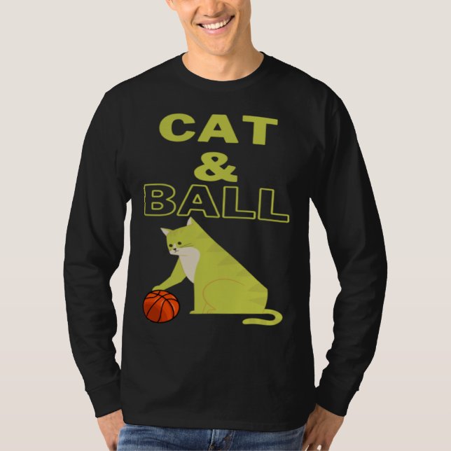 Cat and Ball cat holding a basketball with its paw T Shirt (Framsida)