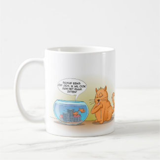 Cat and fish; aan het raampje zitten kaffemugg