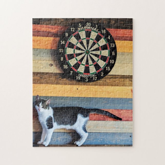 Cat at a Dart Board Jigsaw Puzzle Pussel (Vertikal)