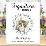 Cat Bröllop Namnteckning Drink Photo Cocktail Pub Poster<br><div class="desc">Namnteckning Drinks efter från dina sällskapsdjur! Inkludera din bästa hund, bästa katt och vilket husdjur som helst i bröllop med sin egen namnteckning dryck pub för dina gäster. Perfekt för hundälskare, och ett speciellt hund pub kommer att vara en slå i bröllop. Enkel men elegant vit med eukalyptus löv. Anpassa...</div>