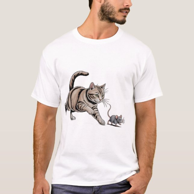 Cat Chasing Mouse Funny Animal Hunt T-Shirt (Framsida)