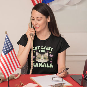 Cat dam stöder med entusiasm Kamala T Shirt