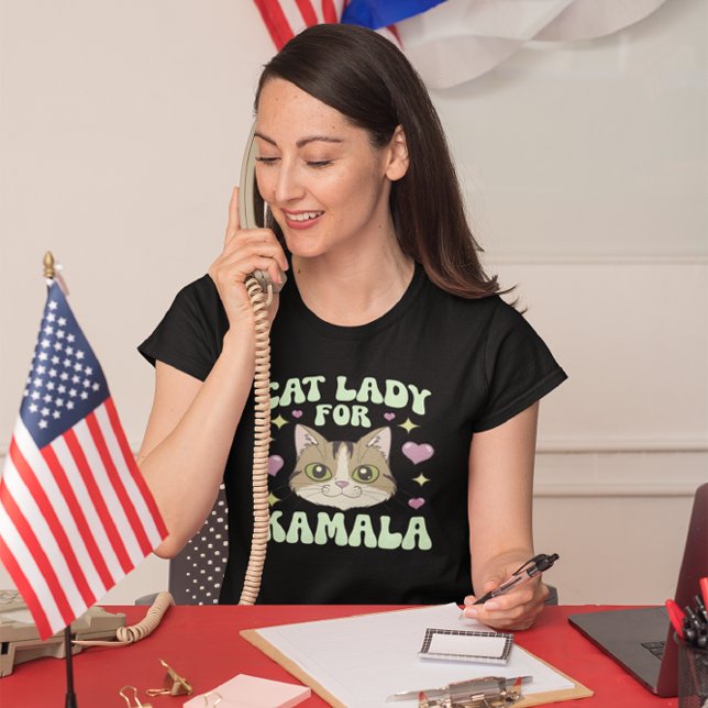 Cat dam stöder med entusiasm Kamala T Shirt (Skapare uppladdad)