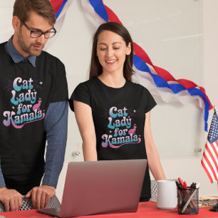 Cat dam visar stöd för Kamala i färgkonst T Shirt