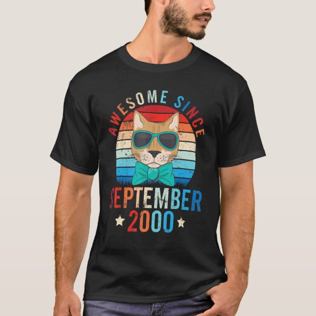 Cat Fantastisk sedan september 2000 Grattis på föd T Shirt (Framsida)