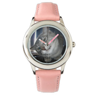 Cat Hates Vatten Ansikte on Armbandsur