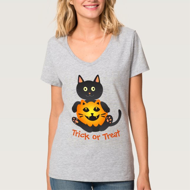 Cat Holding Jack-o'-Lantern T Shirt (Framsida)