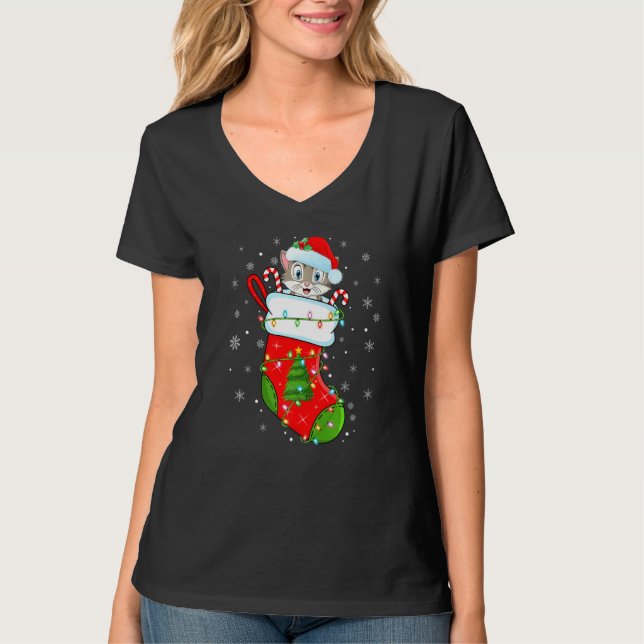 Cat In Christmas Socks Santa Cat Xmas T Shirt (Framsida)