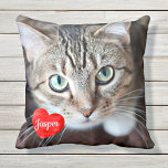 Cat Lover Modern Pet Photo Personlig Namn Kudde<br><div class="desc">Firar din bästa vän med en personlig Pet Pillow. Namn kommer att duschas i ett vackert vattenfärgshjärta. Anpassa med eget foto och namn. Se Anpassa den här mallen om du vill ändra bild och namn och se Anpassa om du vill ha fler alternativ för anpassningsbar. Den här anpassningsbarnas fotokudde är...</div>