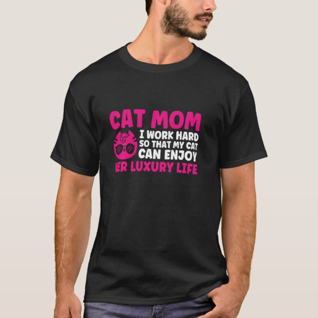 Cat Mamma I arbetar hårt så att Mor Pullover T Shirt (Framsida)