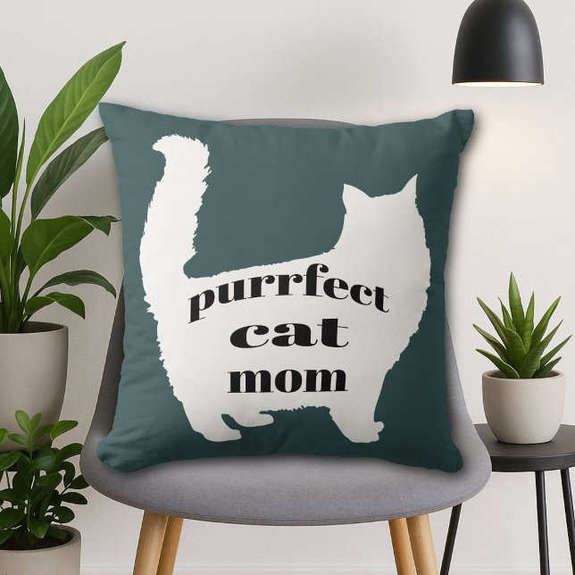 Cat Mamma Kudde (Modern forest green pillow with white cat silhouette and “Purrfect Cat Mom” text, cozy home décor.)