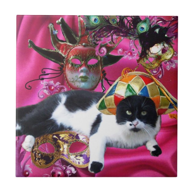 CAT MED HARLEQUIN HAT OCH MASQUERADE PARTY MASKS KAKELPLATTA (Framsidan)
