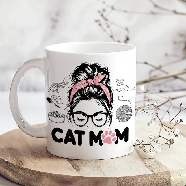 "Cat Mom" Funny Cute Cat Lover Women Kaffemugg ("Cat Mom" Funny Cute Cat Lover Women Coffee Mugon a sunny boho kitchen table with tiny dry flowers)