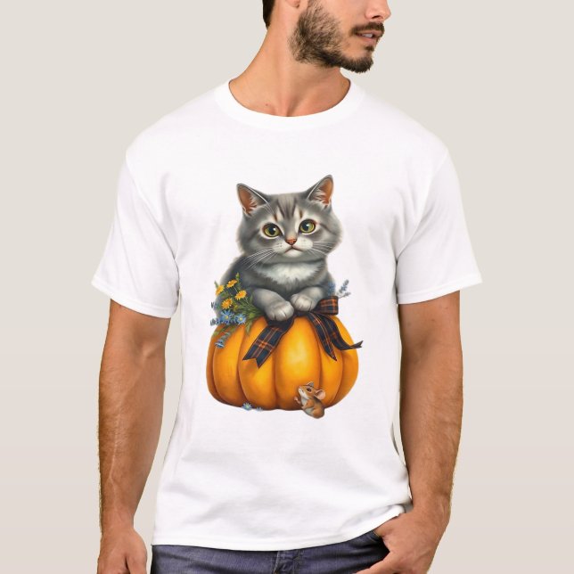 Cat on Halloween pumpkin Classic T-Shirt (Framsida)