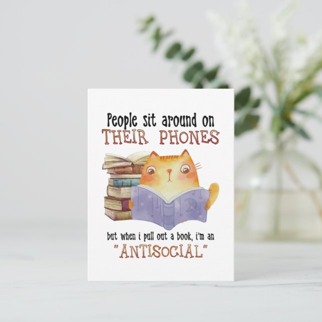 Cat People sitter på sin Mobila antisociala kattla Vykort (Stående Fram)