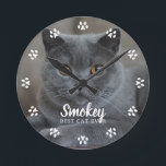 Cat Photo Personlig Rund Klocka<br><div class="desc">Katter lämnar tass avtryck i hjärtat. Visning din favoritbild på katten med den här vackra perfekten för personligens bästa katt Mamma/Pappa.</div>