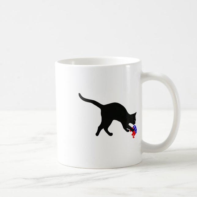 Cat Pounting on Gop Elephant Funny Democat Kaffemugg (Höger)