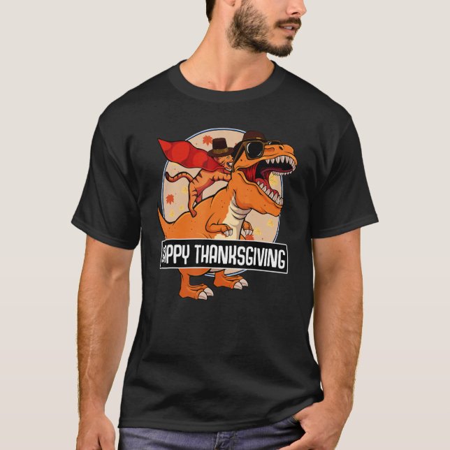 Cat Riding Dinosaur Happy Thanksgiving Day Cute re T Shirt (Framsida)
