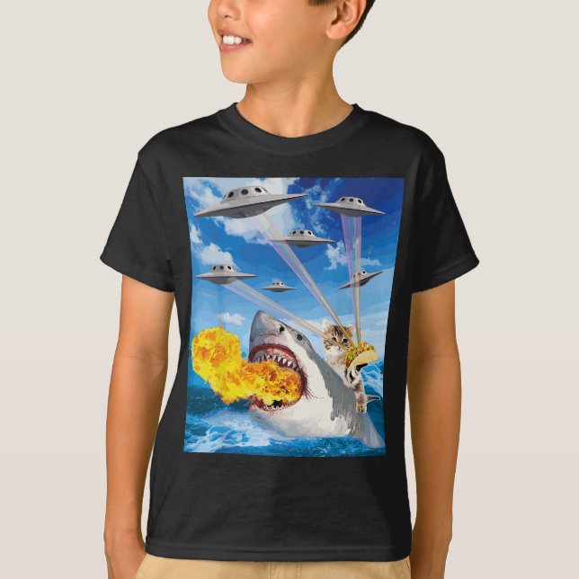 Cat Riding Fire Breathing Shark Rainbow Laser Taco T Shirt (Framsida)