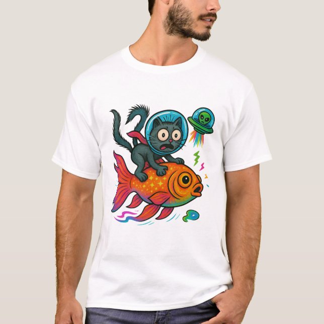 Cat Riding Fish Escaping Alien T Shirt (Framsida)