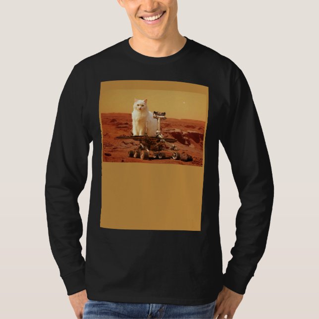 Cat Riding Mars Rover on Foreign Landscape T Shirt (Framsida)