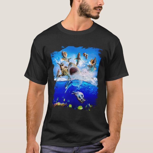 Cat riding shark in the ocean on the beach t shirt (Framsida)