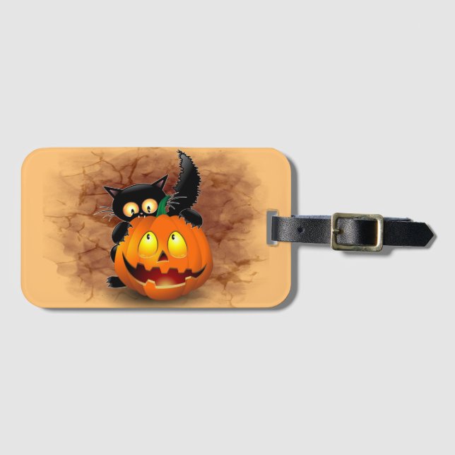 Cat Roligt Halloween Character som biter en Pumpki Bagagebricka (Framsida horisontal)