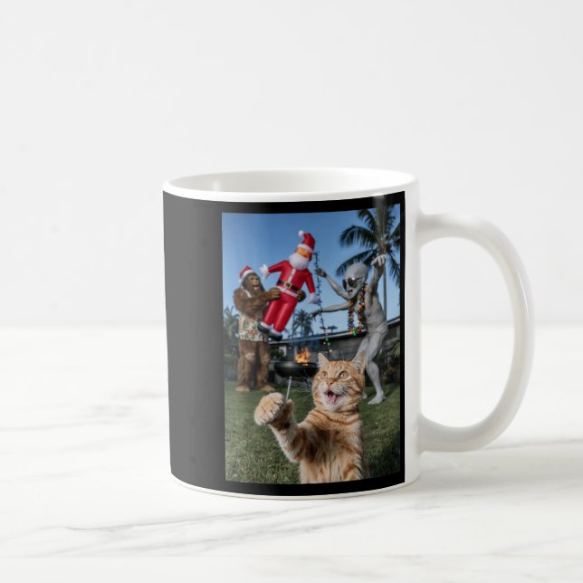 Cat Selfie med Alien och Bigfoot-jul i juli Kaffemugg (Höger)