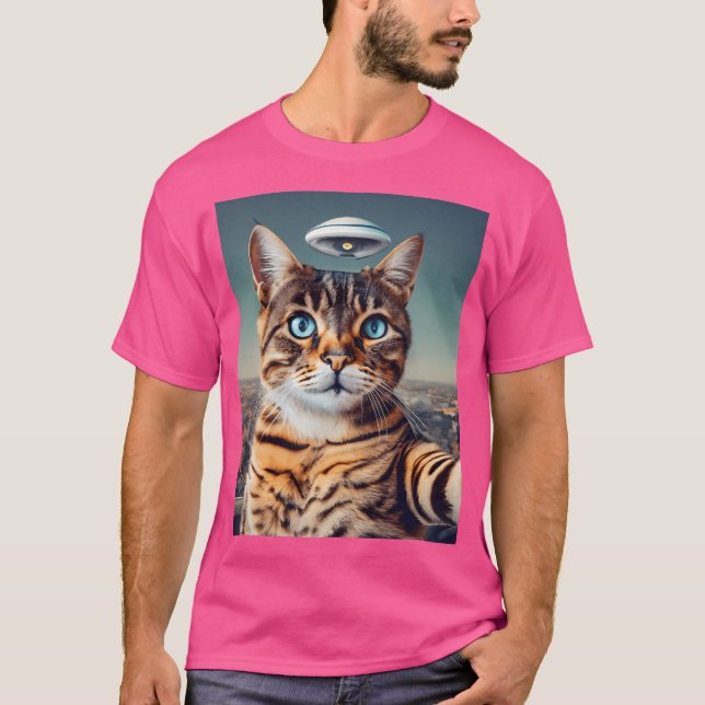 Cat Selfie med Ufo T Shirt (Framsida)