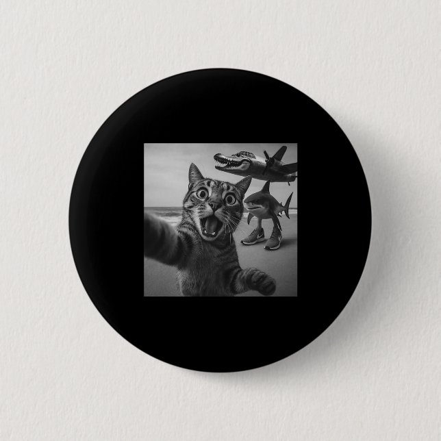 Cat Selfie Shark Crocodile Italian Brainrot Meme M Knapp (Framsida)