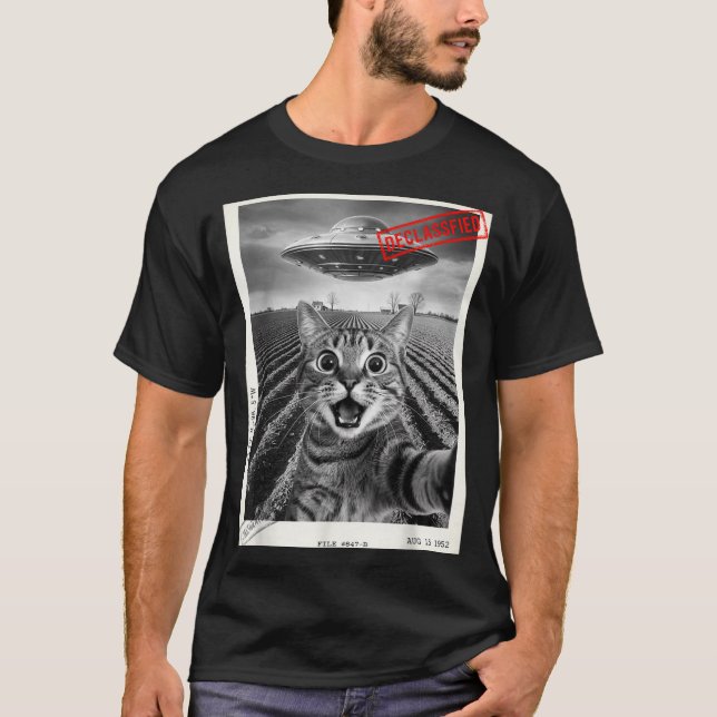 Cat Selfie Ufo Alien Funny Surprised Cat Meme Men  T Shirt (Framsida)