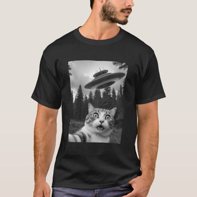 Cat Selfie UFO Tee Funny Alien Abduction Shirt (Framsida)