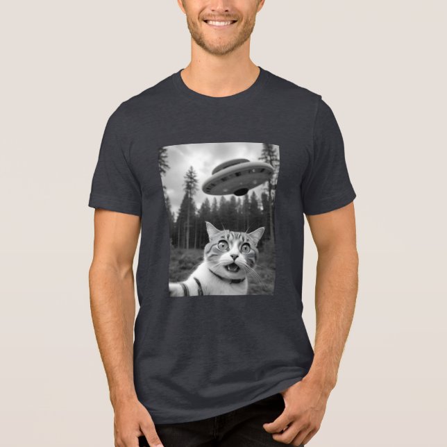 Cat Selfie UFO Tee Funny Alien Abduction Shirt (Framsida)