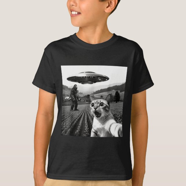 Cat Selfie With Alien Ufo Funny Cat Alien Bigfoot  T Shirt (Framsida)