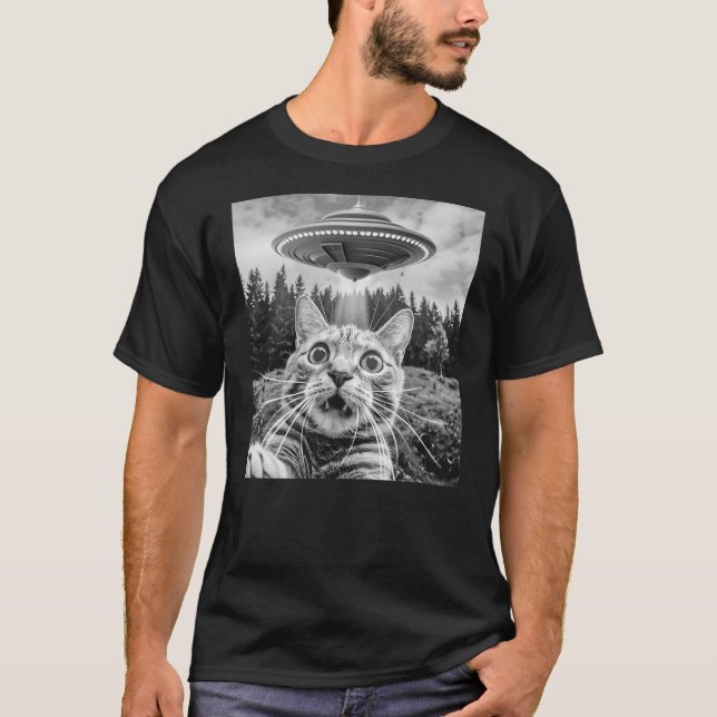 Cat Selfie With Alien Ufo Funny Cat For Men Women  T Shirt (Framsida)