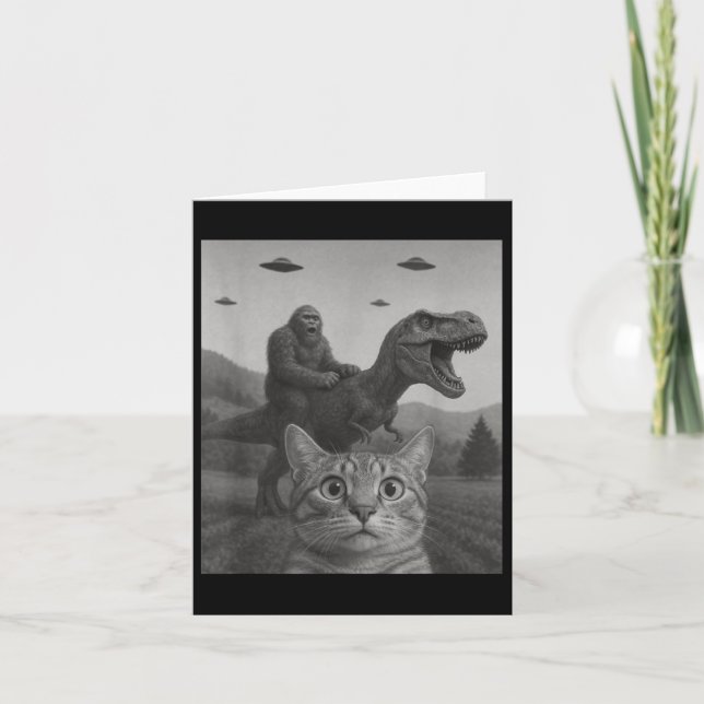 Cat Selfie with Bigfoot Riding T-rex dosinosaur Al Kort (Framsida)