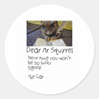 CAT skickar en not till ekorre Runt Klistermärke