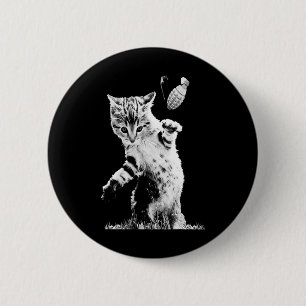 Cat Throwing Grenade Funny Kattunge Grenade Scene Knapp